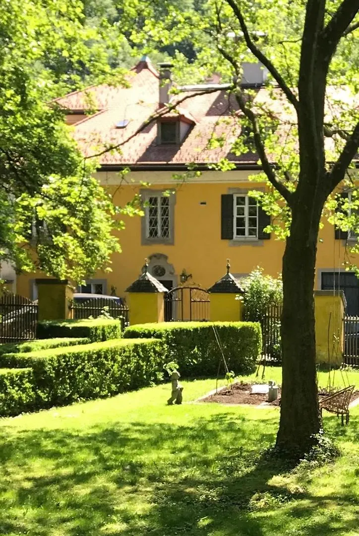Apartment Schloss Mit Eigenem Garten Und Parkplatz G Salzburg Austria