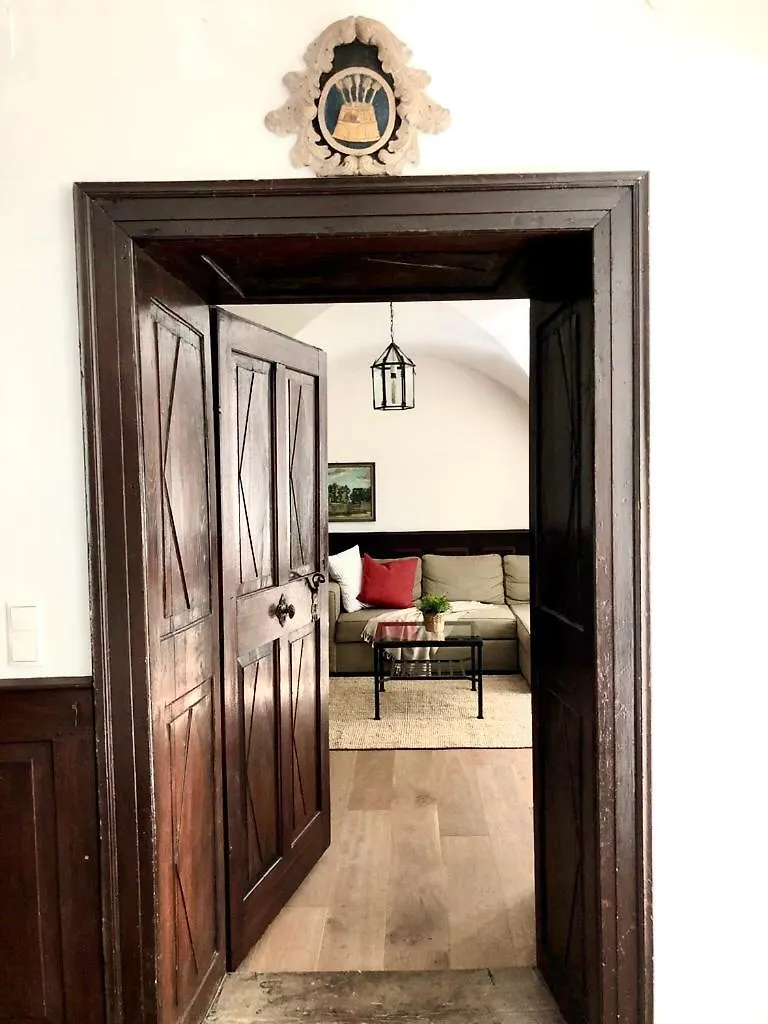 Apartment Schloss Mit Eigenem Garten Und Parkplatz G Salzburg